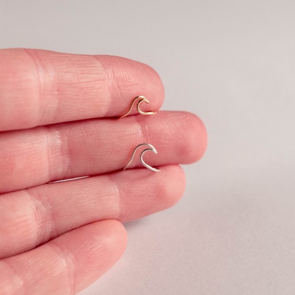 “Surf’s Up” Ocean Wave Boho No-Pierce Ear Cuff - Picture 4 of 8